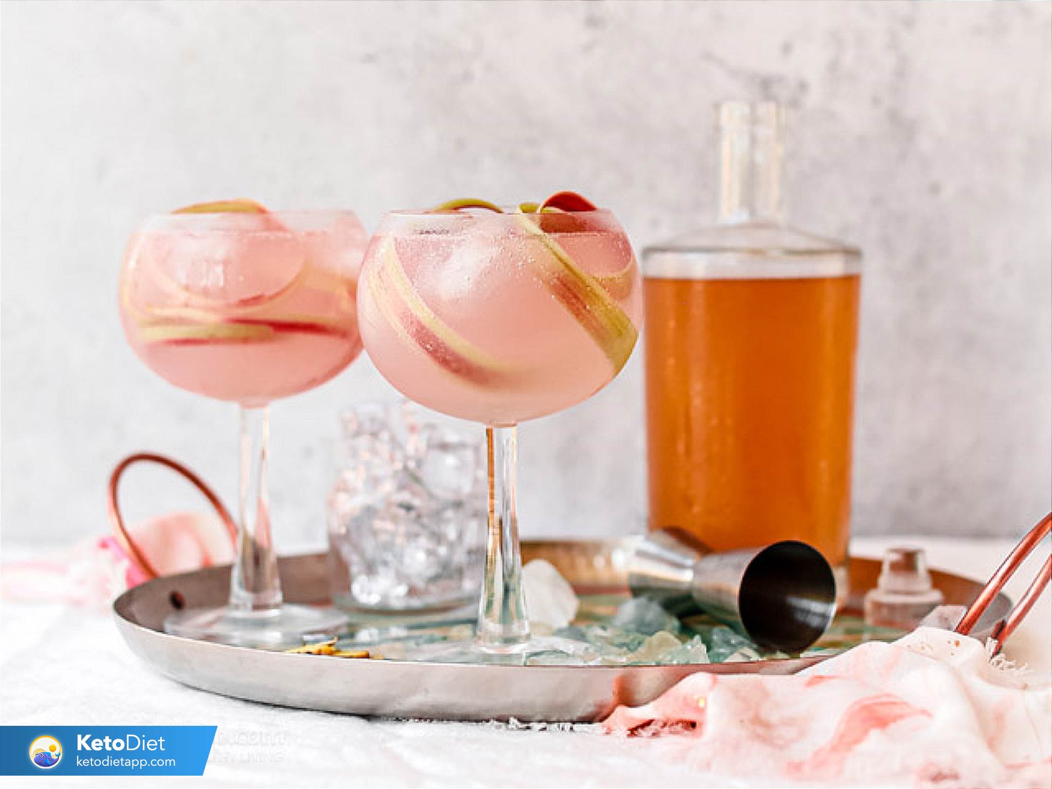 Low-Carb Pink Rhubarb Gin | KetoDiet Blog